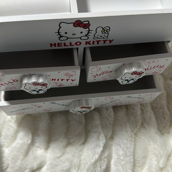 Hello, Kitty dresser jewelry box - Picture 4 of 6